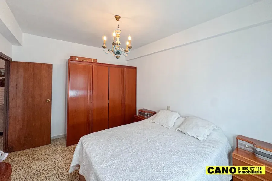 Bright 3-Bedroom Apartment with Terrace in Almería, Spain - Image 1
