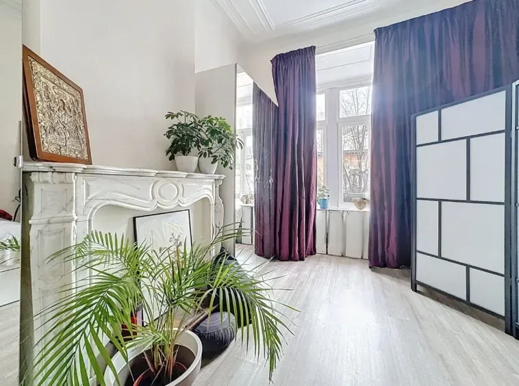 Stylish 2-Bedroom Apartment with Terrace in Brussels' Place Brugmann - Image 1