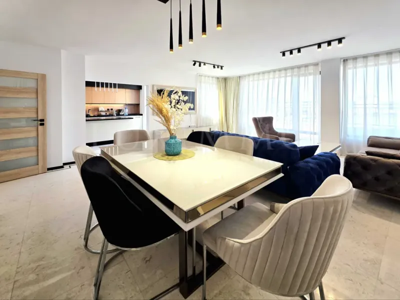 Spacious, Fully Furnished Apartment with Stunning Views - Image 1