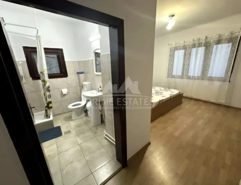 Spacious Bucharest Apartment with Courtyard - 3 Bedrooms, Fully Furnished - Image 4