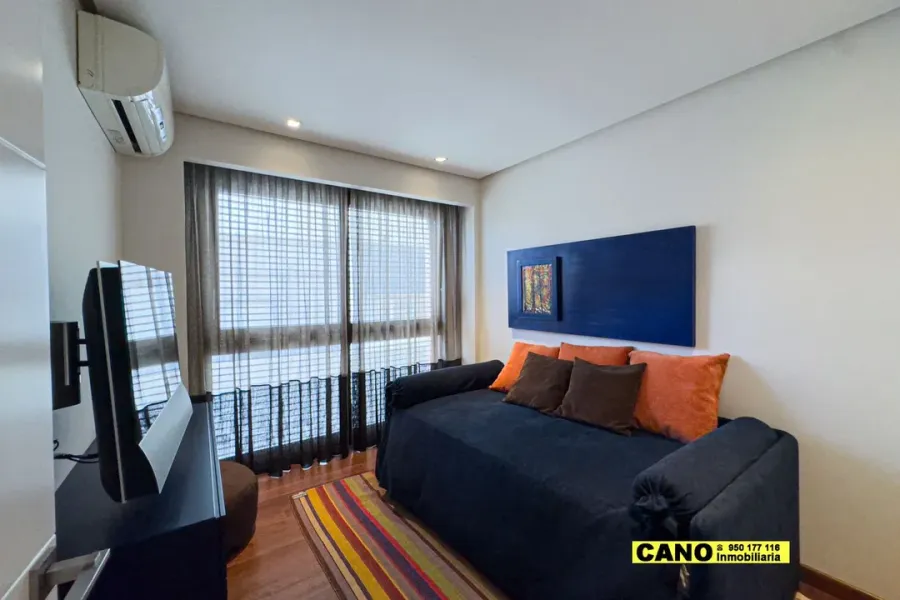 Luxury Chalet in Almería Center with Elevator & Garage - Image 4