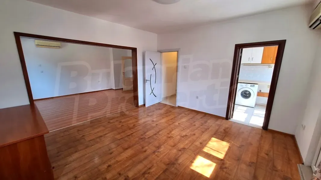 Spacious 2-Bedroom Apartment in Kyuchuk Parizh, Plovdiv - €245,000 - Image 2