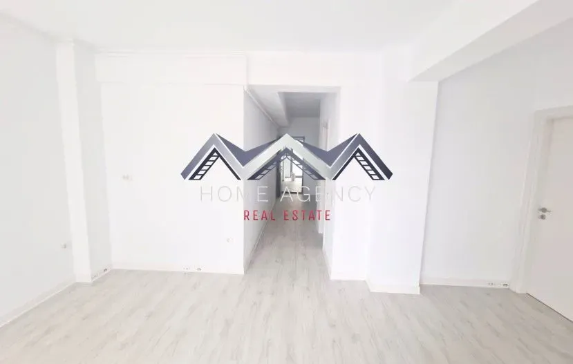 Spacious 3-Bedroom Apartment with Terrace in Central Otopeni - Image 2