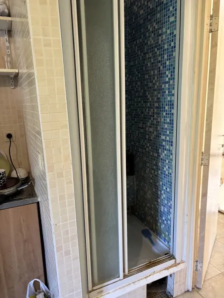 Spacious 4-Bedroom Apartment in Brussels with Historic Charm - Image 1