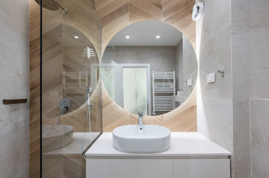 Spacious Designer Apartment with Mountain View & Parking in Sofia - Image 2