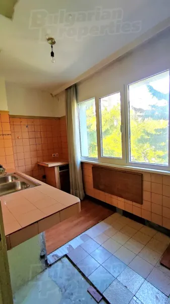 Spacious Apartment in Central Stara Zagora – 2 Bedrooms For Sale - Image 3