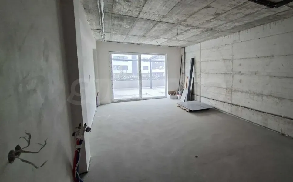 Spacious 3-Bedroom Apartment with Park View in the Heart of Dobrich - Image 3