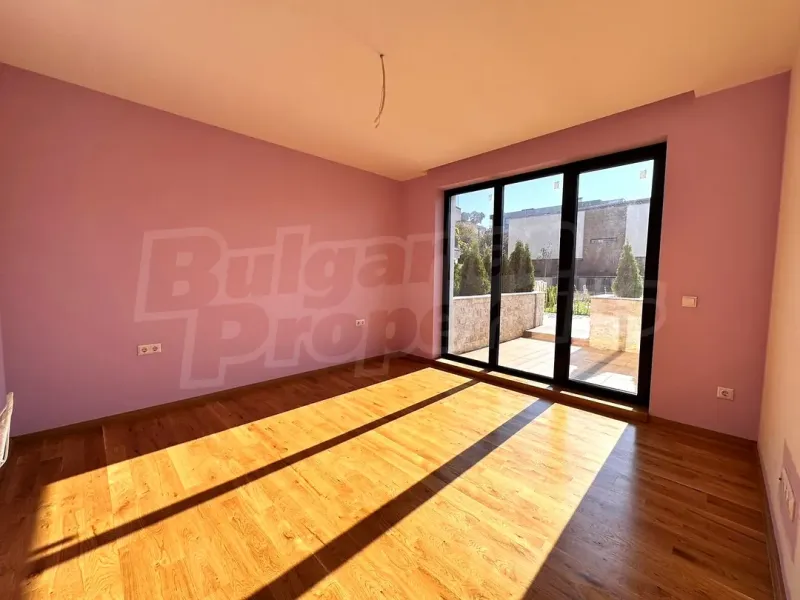 Spacious 3-Bed Apartment in Briz, Varna – Garden & Garage - Image 5