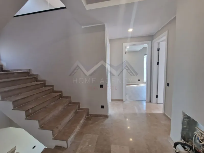 Modern House w/ Forest Views – Tunari, Romania - Image 4