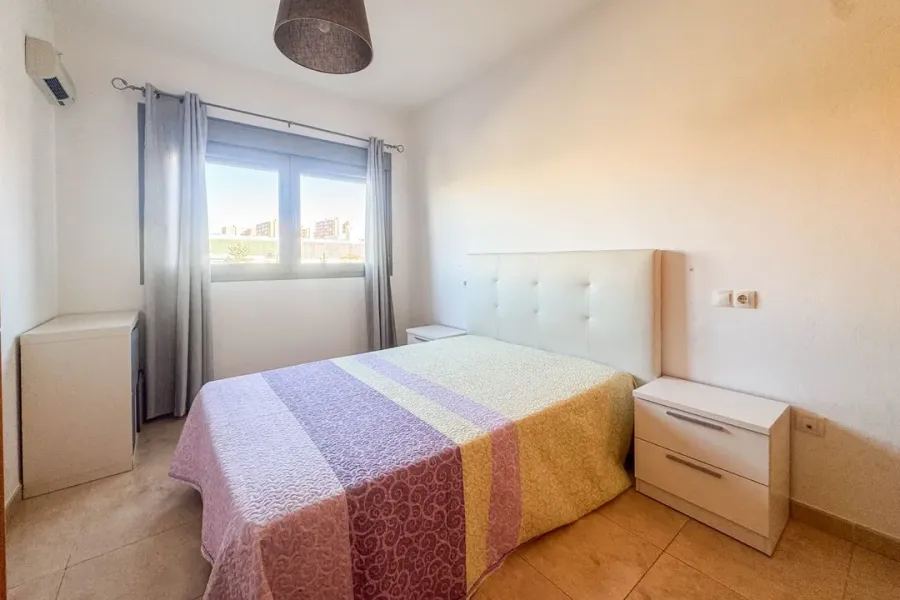 Spacious 2-Bedroom Apartment in Almería with Modern Amenities - Image 3