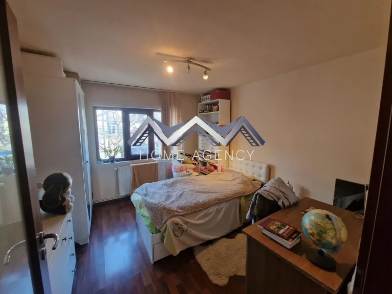 Spacious 4-Bedroom Apartment in Otopeni - Prime Location - Image 3