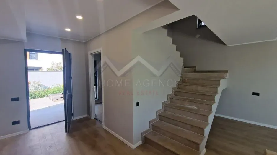 Modern House w/ Forest Views – Tunari, Romania - Image 1