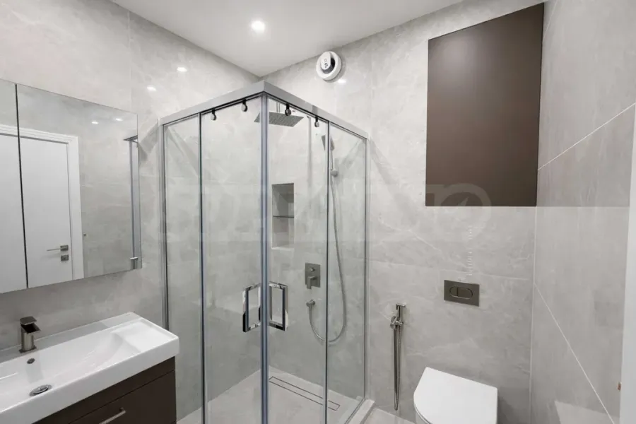 Fully Furnished 2-Bedroom Apartment in Royal Garden 2 - Image 2