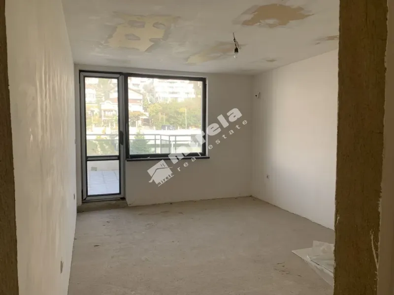 Spacious 3-Bedroom Apartment with Sea Views in Varna's Brzha District - Image 4