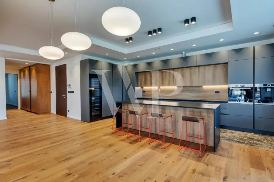 Spacious Luxury Apartment in Prime Belgrade Location, 3 Bedrooms - Image 5