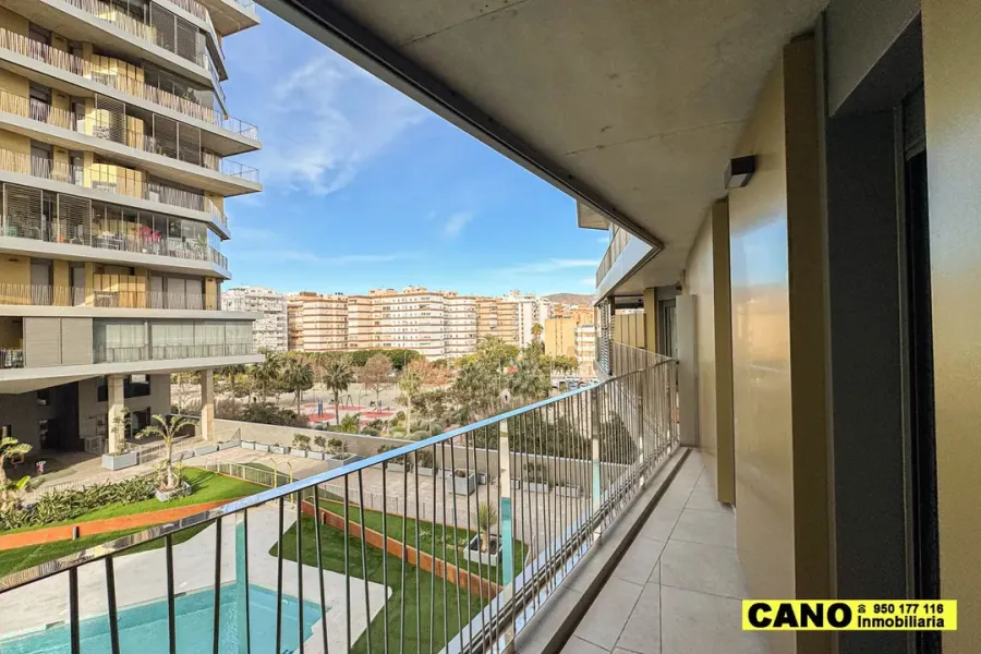 Stylish 3-Bedroom Apartment with Garage & Storage in Almería - Image 5