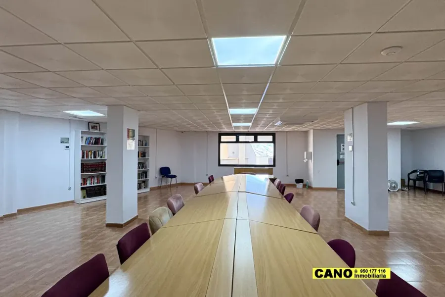 Spacious 2-Bedroom Apartment with Pool & Garage in La Envía Golf - Image 2