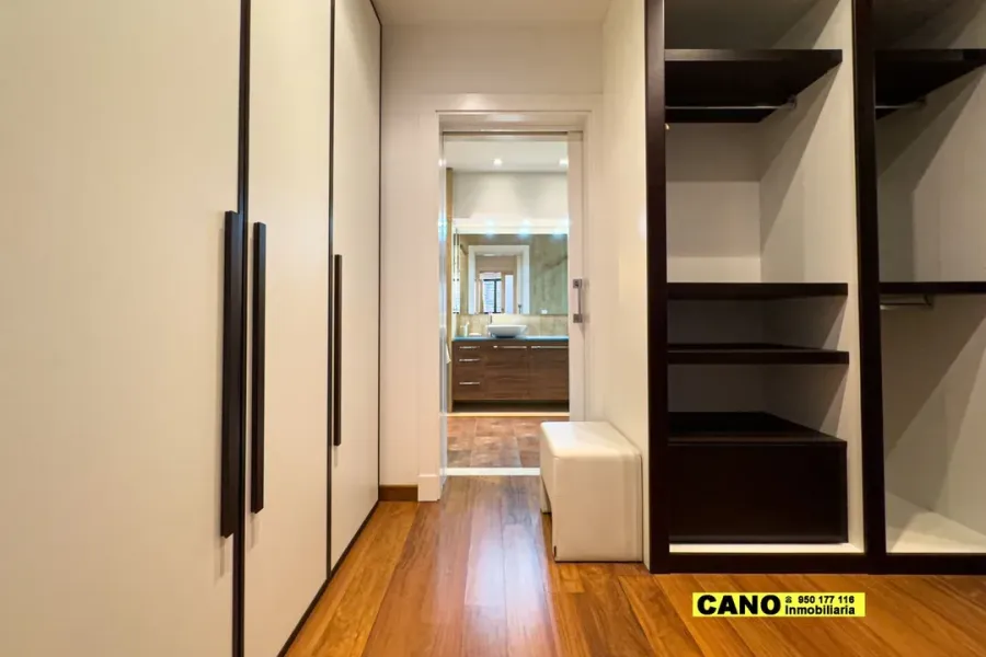 Luxury Chalet in Almería Center with Elevator & Garage - Image 5