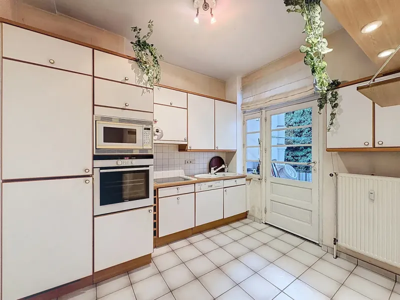 Art Deco Apartment with Heritage Charm – 126m² – Ixelles - Image 2