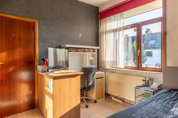 Charming 3-Bedroom Semi-Detached House with Garden & Parking in Anderlecht - Image 1