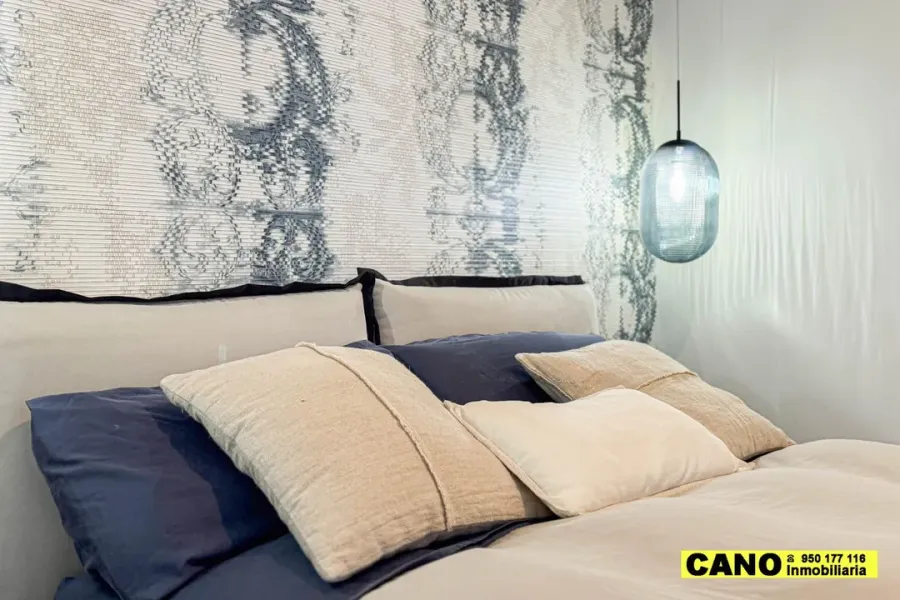 Stylish 3-Bedroom Apartment with Garage & Storage in Almería - Image 4