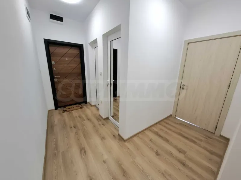Spacious Apartment in Varna's "Vazrjadane" District - Image 5