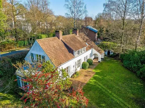 Renovate This Architect-Designed Villa with Stunning Garden in Ukkel - Image 5