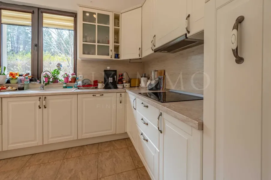 Spacious, Fully Furnished Villa with Yard Near Veliko Tarnovo - Image 4