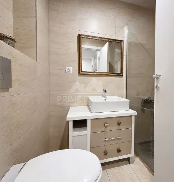 Stylish 2-Bedroom Apartment with Parking in Cosmopolis Residential Area - Image 2