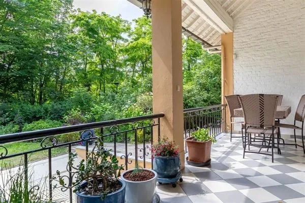 Spacious 6-Bedroom Villa in Ukkel with Garden & Garage - €1,200,000 - Image 1