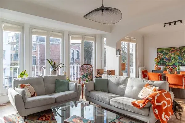 Spacious 3-Bedroom Apartment in Ukkel – Low Charges, Bright & Ready! - Image 2