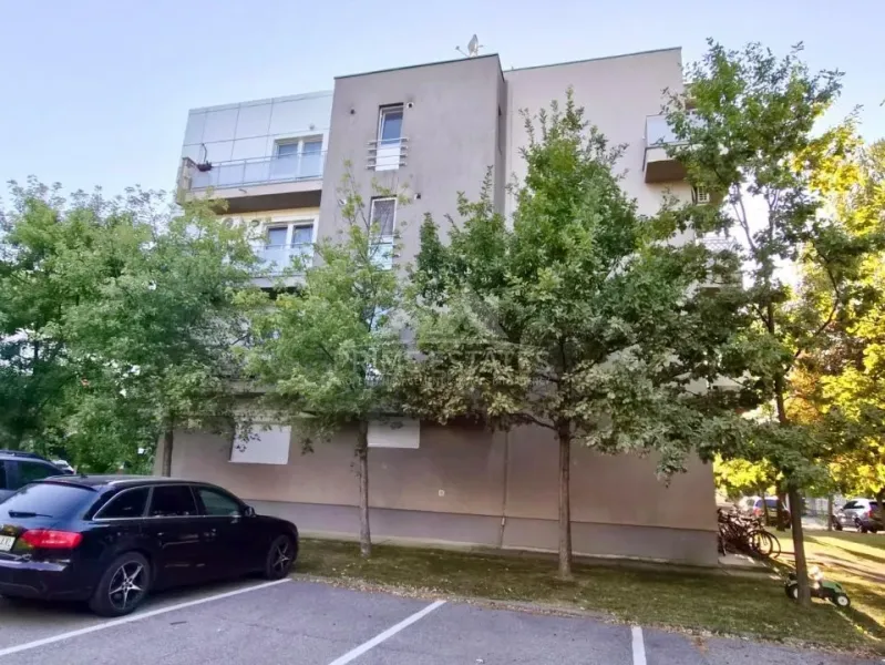 Greenfield Residence: Fully Furnished 2-Bedroom Apartment with Parking - Image 4