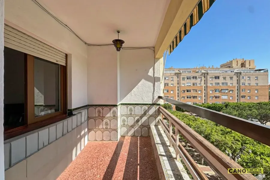 Spacious 2-Bedroom Apartment with Terrace in Aguadulce, Spain - Image 5