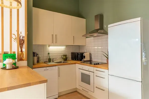 Bright 1-Bedroom Apartment with Terrace in Ukkel, Belgium - Image 3