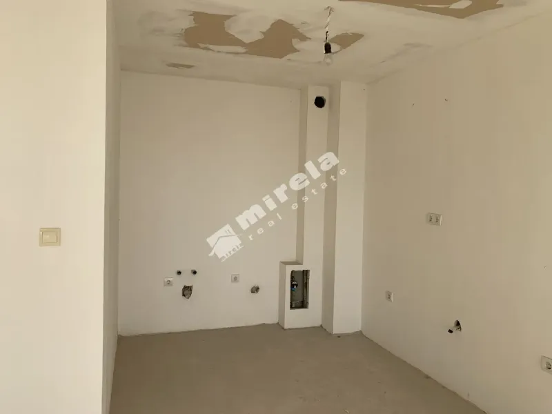 Spacious 3-Bedroom Apartment with Sea Views in Varna's Brzha District - Image 1