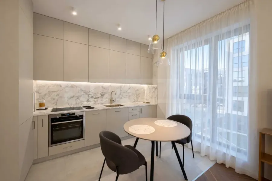 Fully Furnished 2-Bedroom Apartment in Royal Garden 2 - Image 1