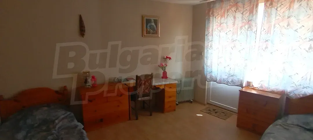 Spacious, Fully Furnished One-Bedroom Apartment in Plovdiv's Marasha - Image 2