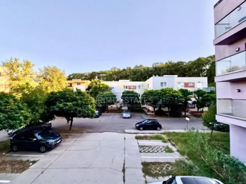 Greenfield Residence: Fully Furnished 2-Bedroom Apartment with Parking - Image 5