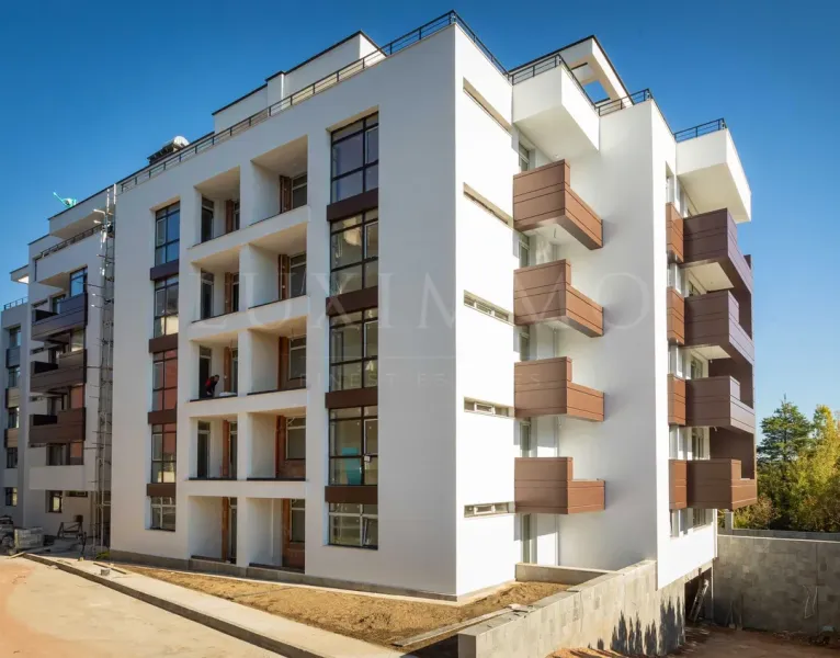 Spacious Apartment with Mountain & Park Views in Sofia - Image 4