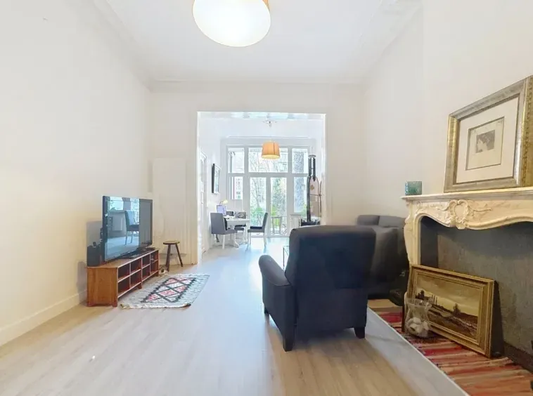 Stylish 2-Bedroom Apartment with Terrace in Brussels' Place Brugmann - Image 2