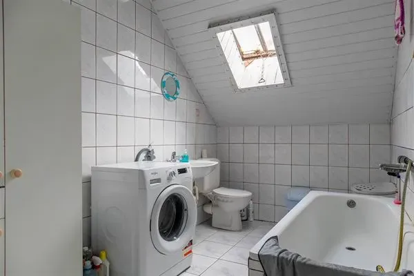 Spacious 4-Bedroom Duplex Apartment in Schaarbeek’s Botanique District - Image 2