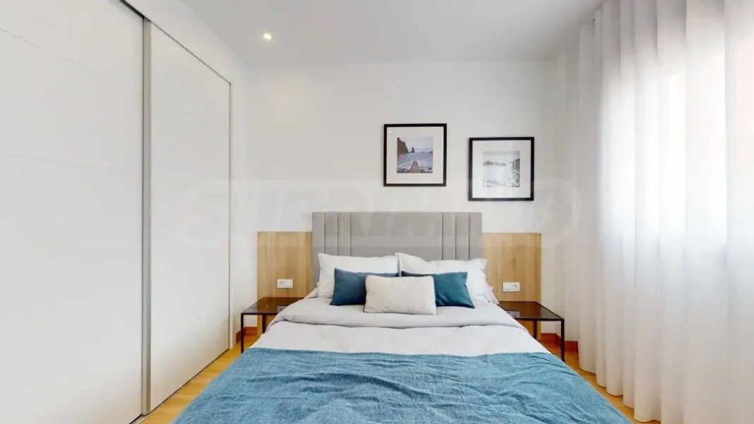 Spacious 2-Bed Apartment Near Beach & Lake - Image 3