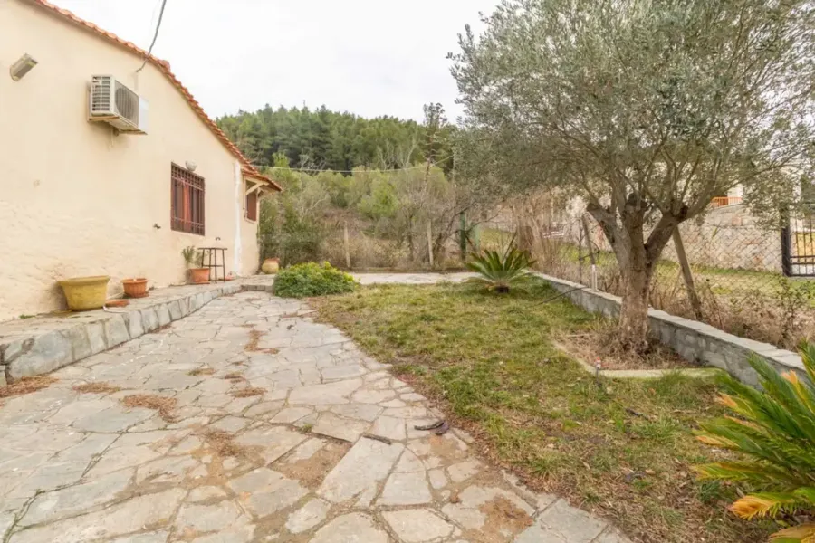 Charming House in Kallithea, Greece - Perfect for Family Living - Image 5