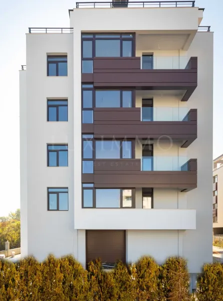 Spacious One-Bedroom Apartment Near Cable Car & Park - Image 3