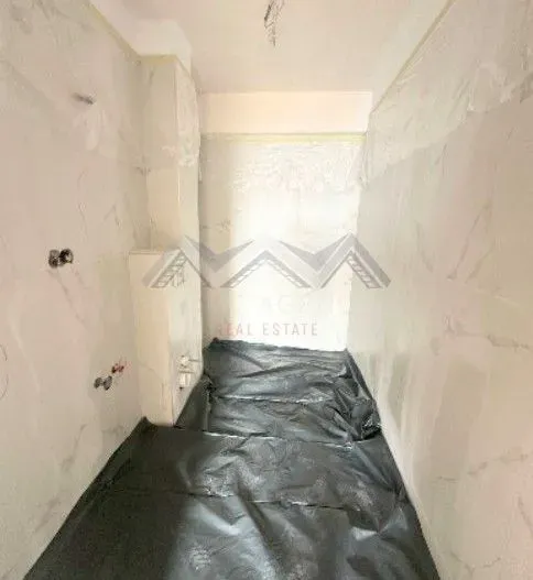 Spacious 2-Bedroom Apartment in Central Otopeni, Romania - Image 2