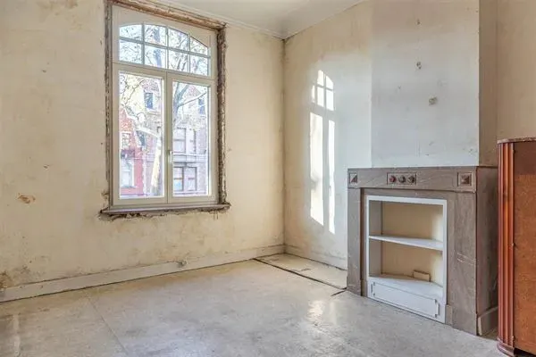 Rare 1909 Brussels Heritage House: Five Bedrooms, Garden & Unique Charm - Image 1