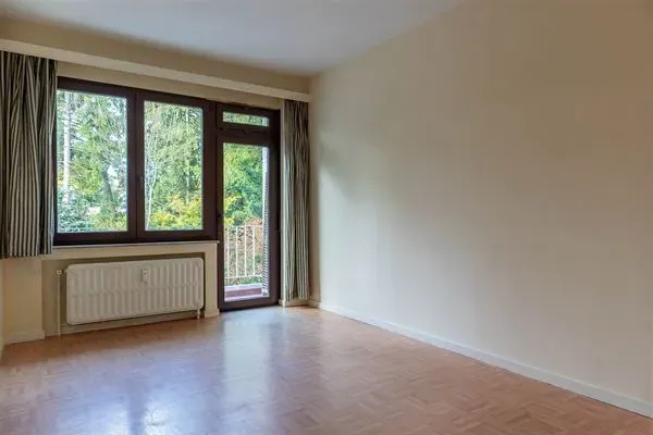 Spacious One-Bedroom Apartment with Terraces and Garage in Ukkel - Image 5