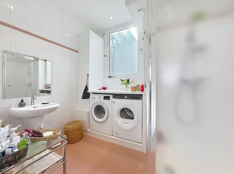 Spacious Duplex Penthouse with Terrace in Prime Brussels Location - Image 1