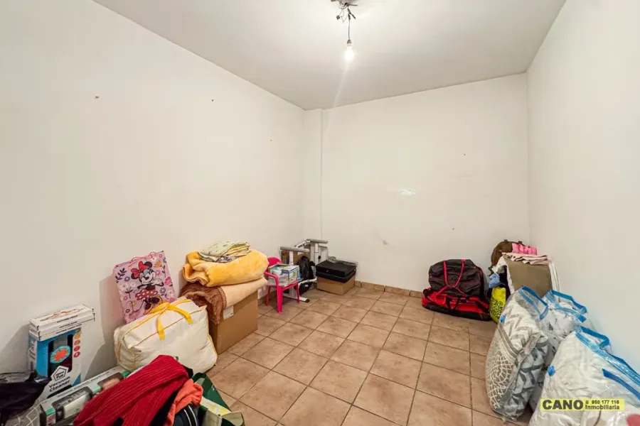 Spacious 4 Bedroom Chalet with Land in Tranquil Berja, Spain - Image 3