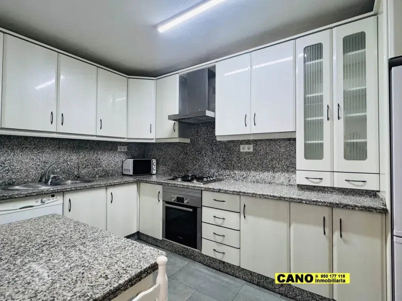 Spacious 3-Bedroom House with Elevator in Almería, Spain - Image 5